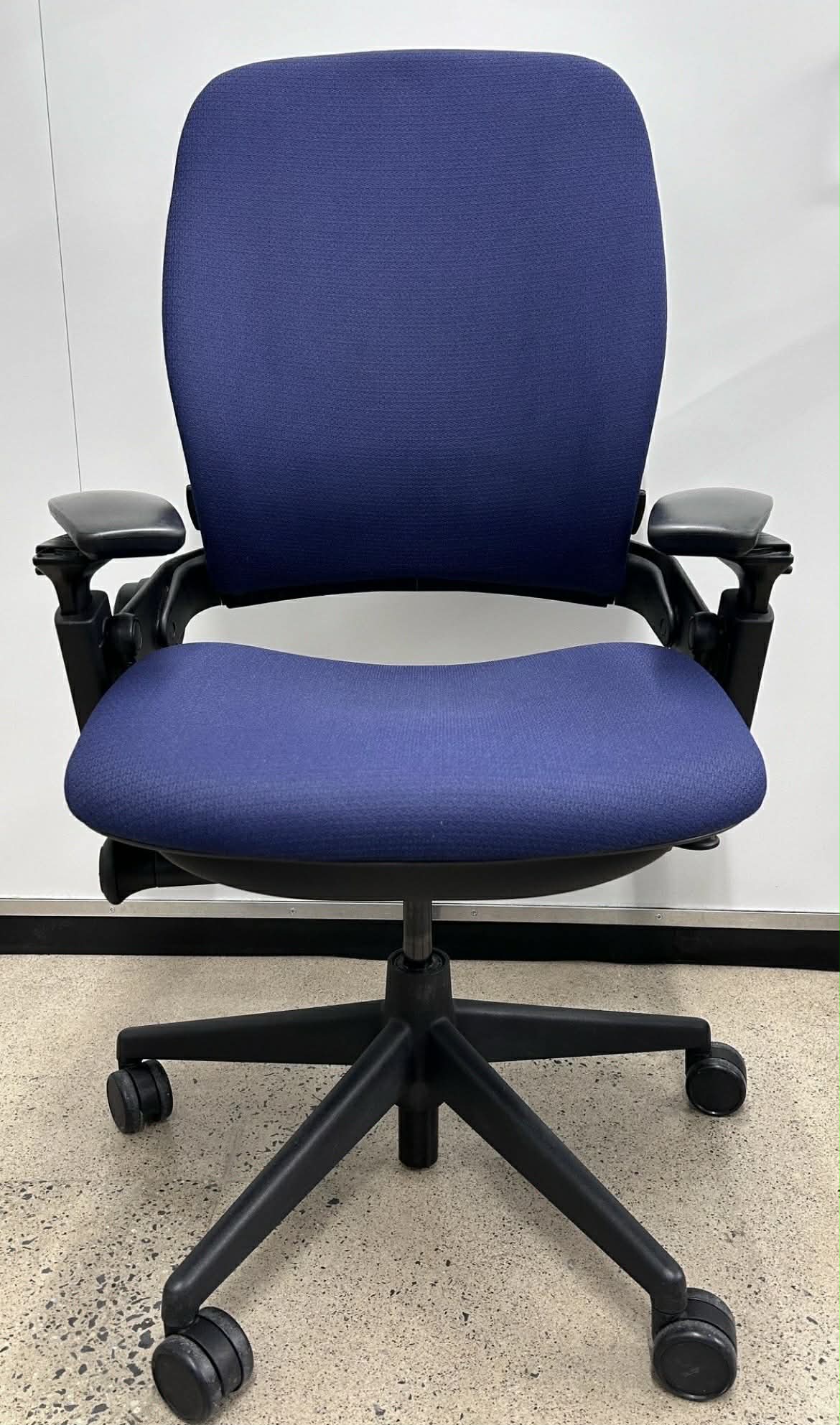 Steelcase Leap V2 ブルー デスクチェア SteelCase Leap V2 Blue Fabric – Smart Ergonomic Solutions