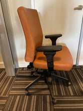 Load image into Gallery viewer, Bouty Kadera 5002 Executive chair with high back